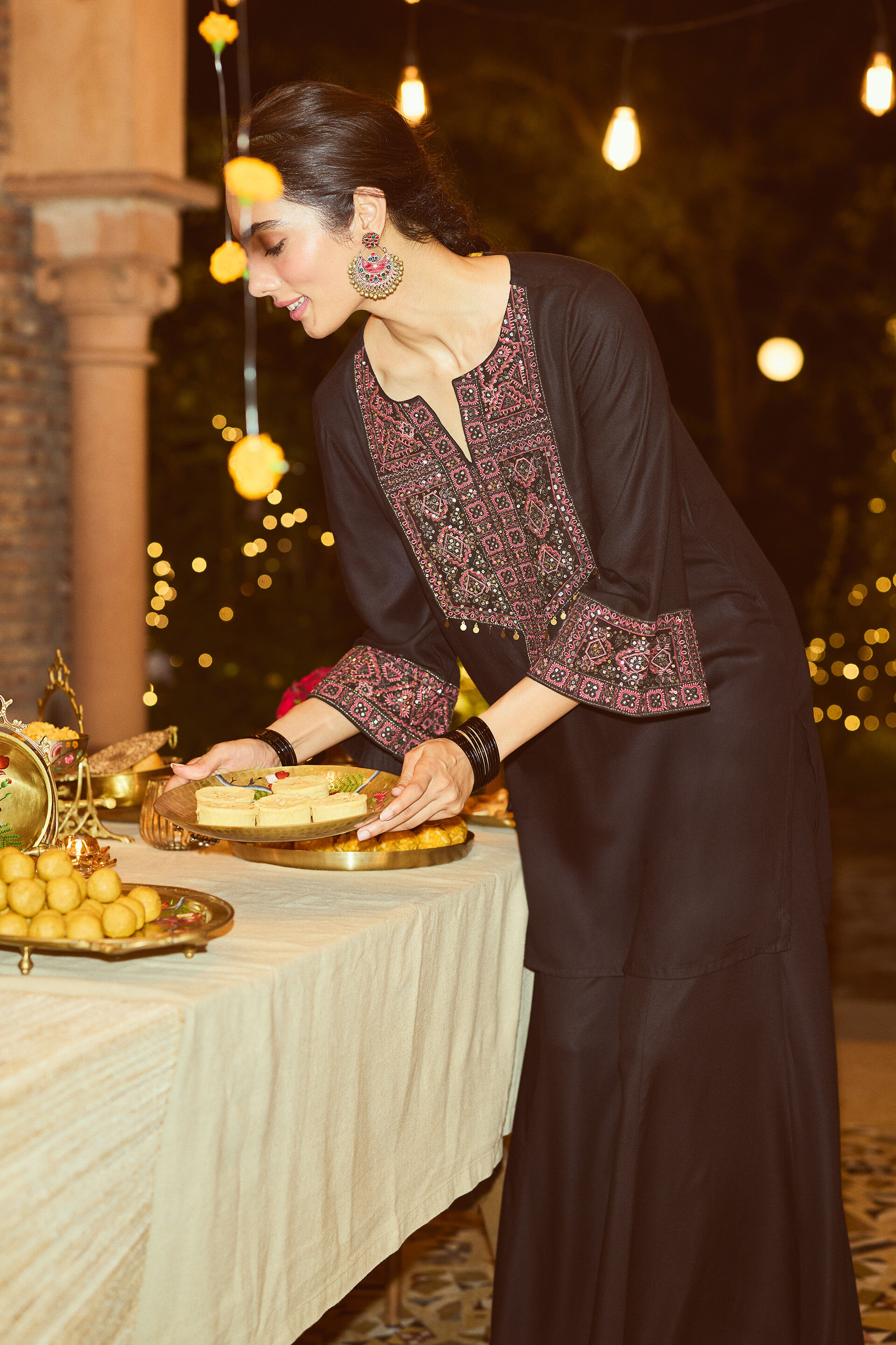 Black Shamiyana Embroidered Kurta Set, Black, image 3